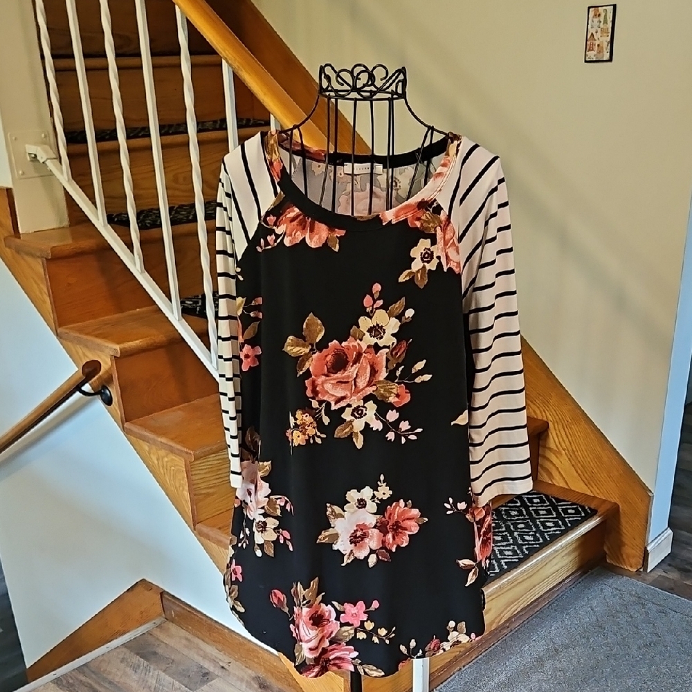 👚Reborn J Black Floral Tunic Style Top